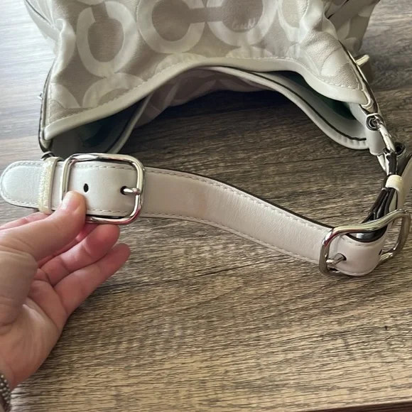 COACH Vintage Cream White Peyton Shoulder Bag Uncommon Light Green Lining - Picture 4 of 9
